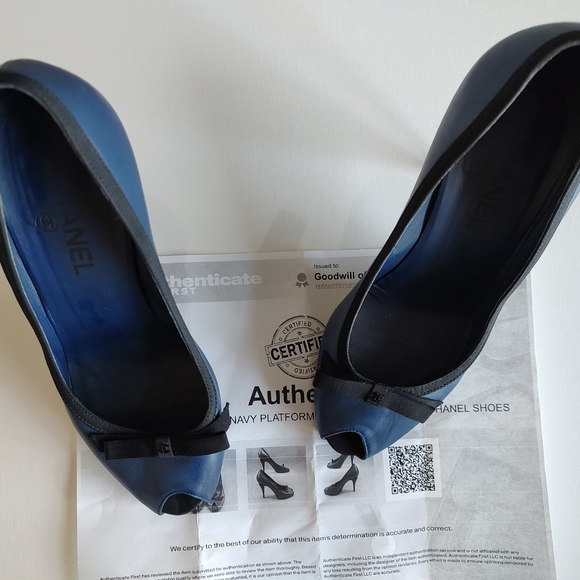 CHANEL heels - Picture 1 of 10